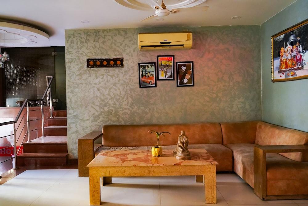 Roomshala 025 Hotel RTS