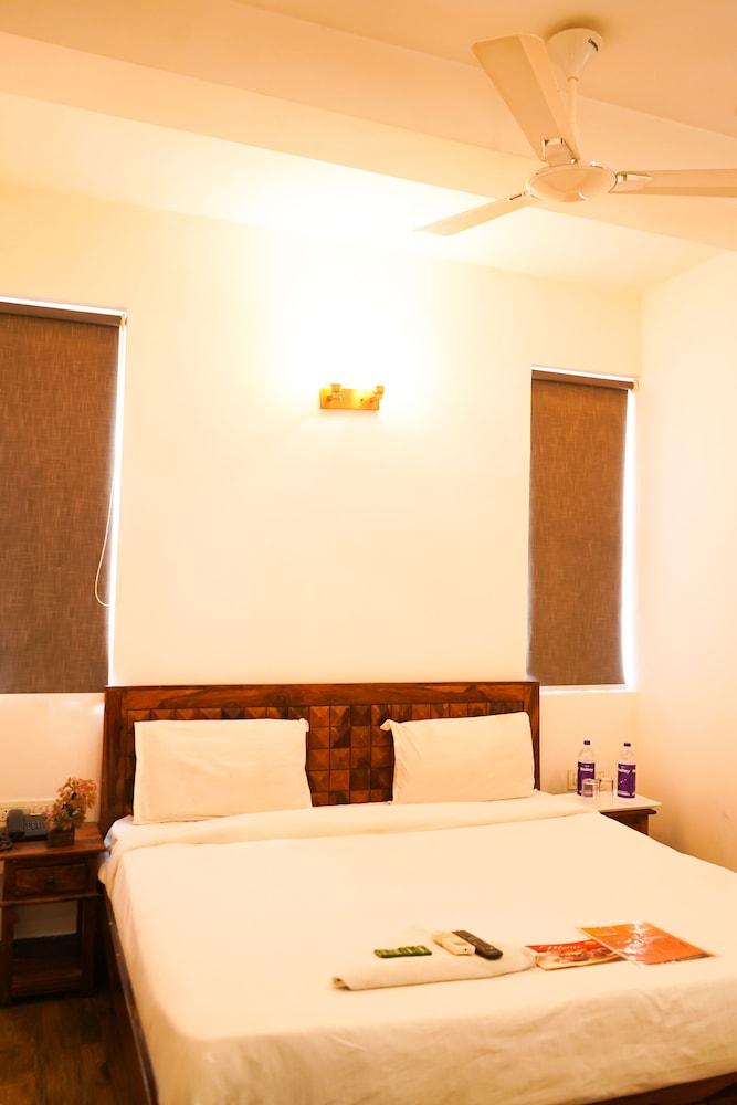 Roomshala 028 Blu Lagoon