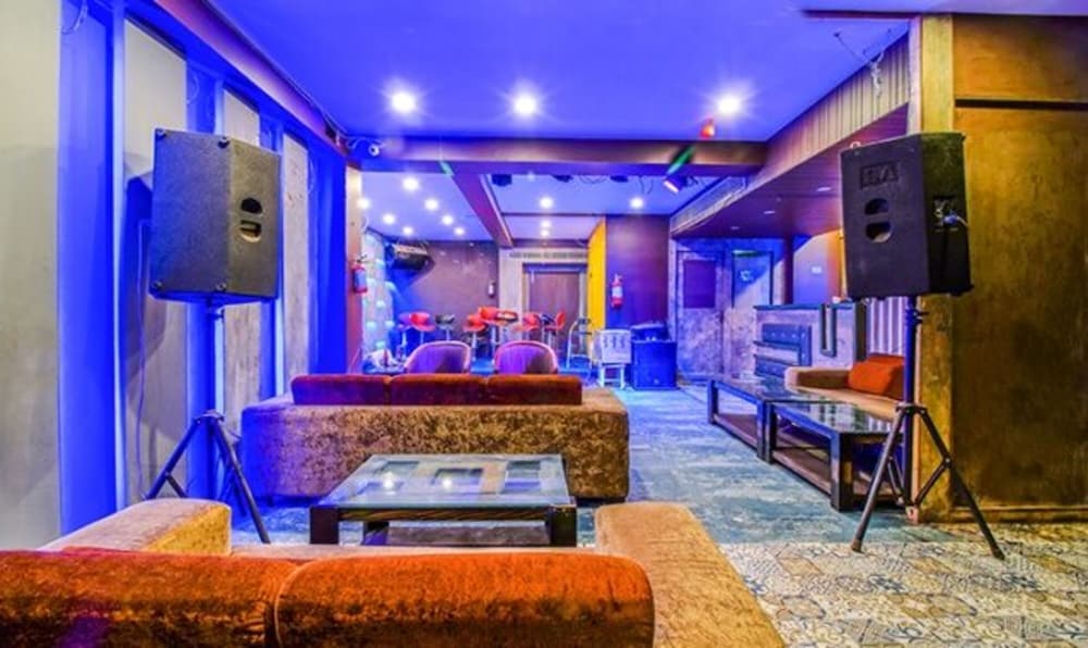 Fabhotel White Klove