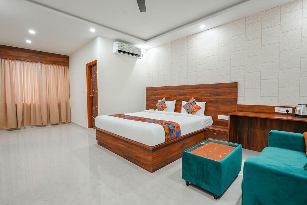 Fabexpress Royal Inn