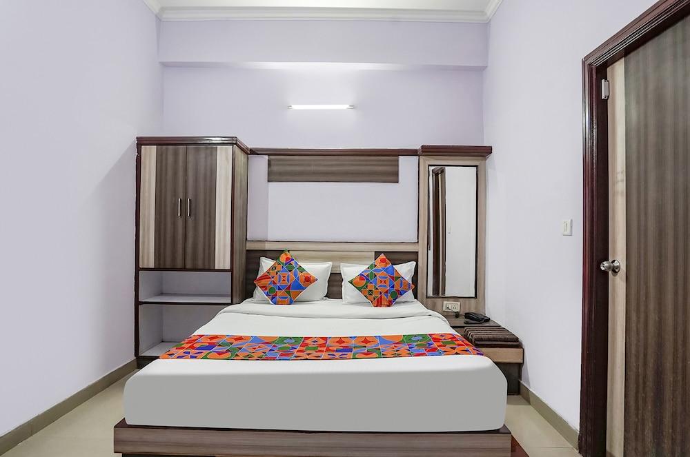 Fabhotel White Castle