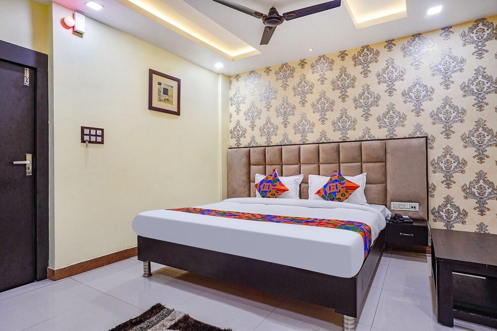 Fabhotel The Shan Palace