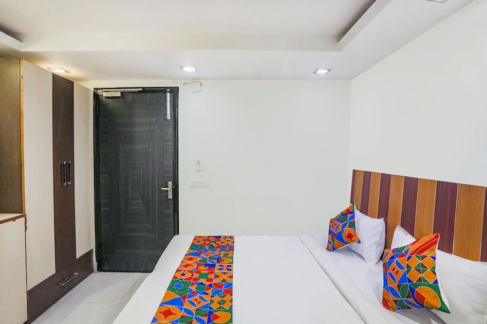 Fabhotel Trio Continental