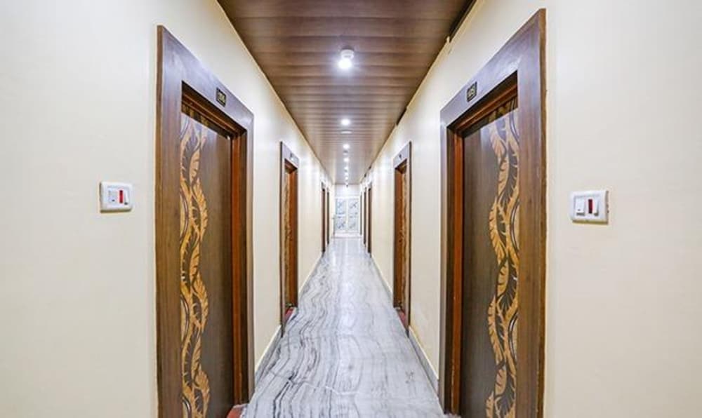 Fabhotel Shivam Palace