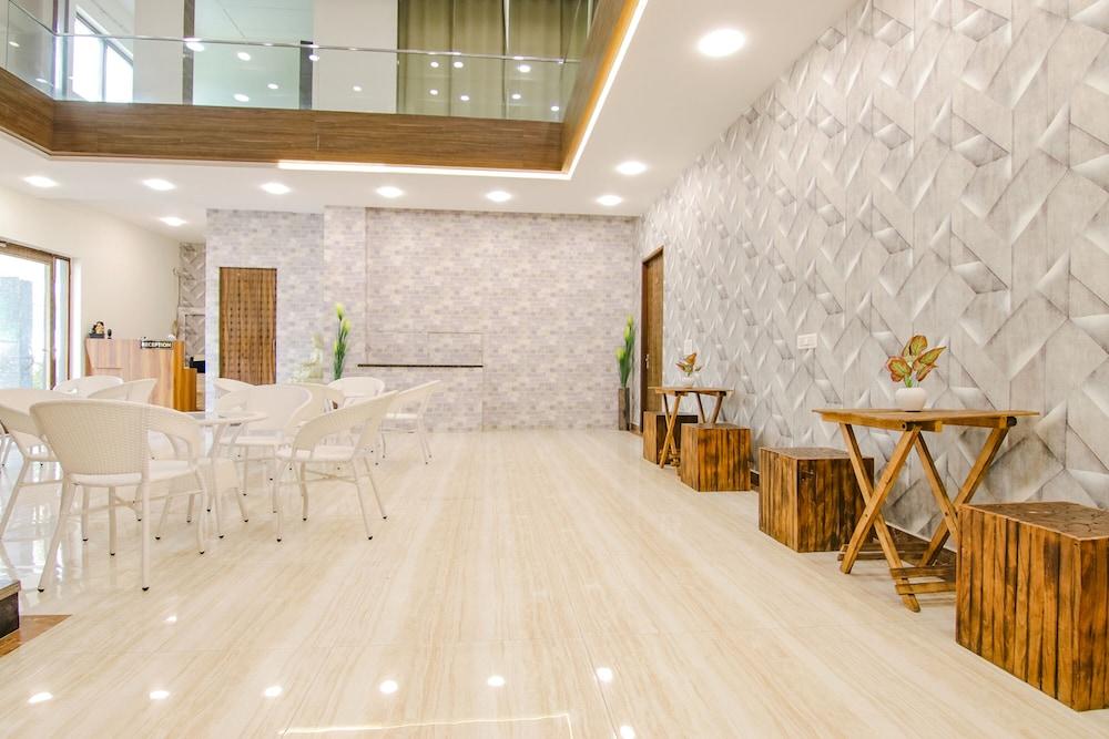 FabHotel Sky Lark Farm