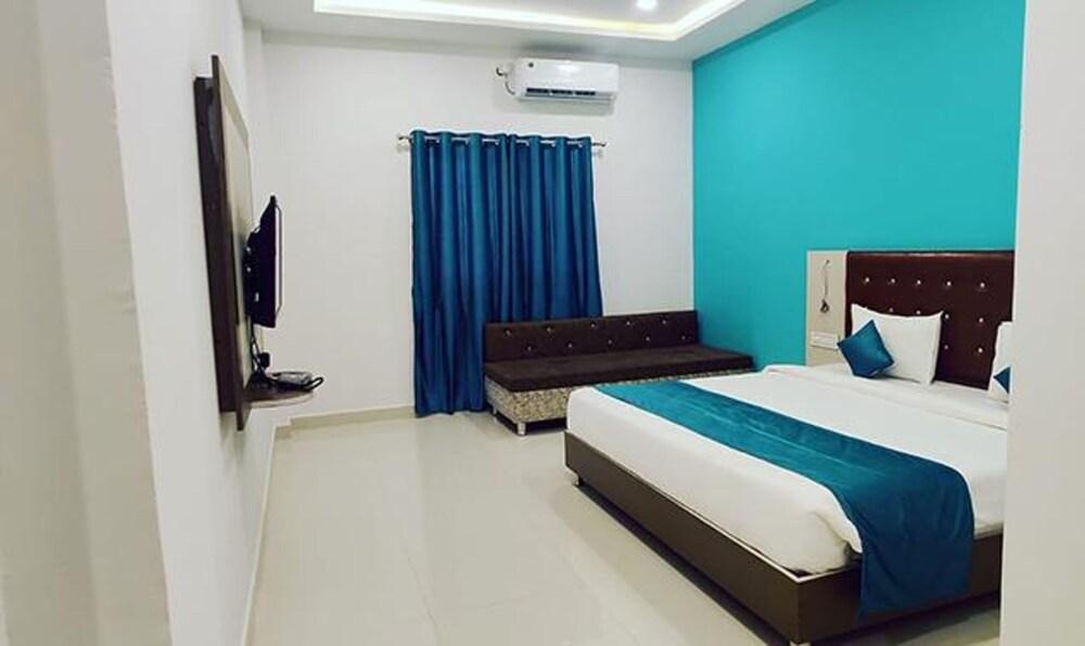 Fabhotel Rudra Palace