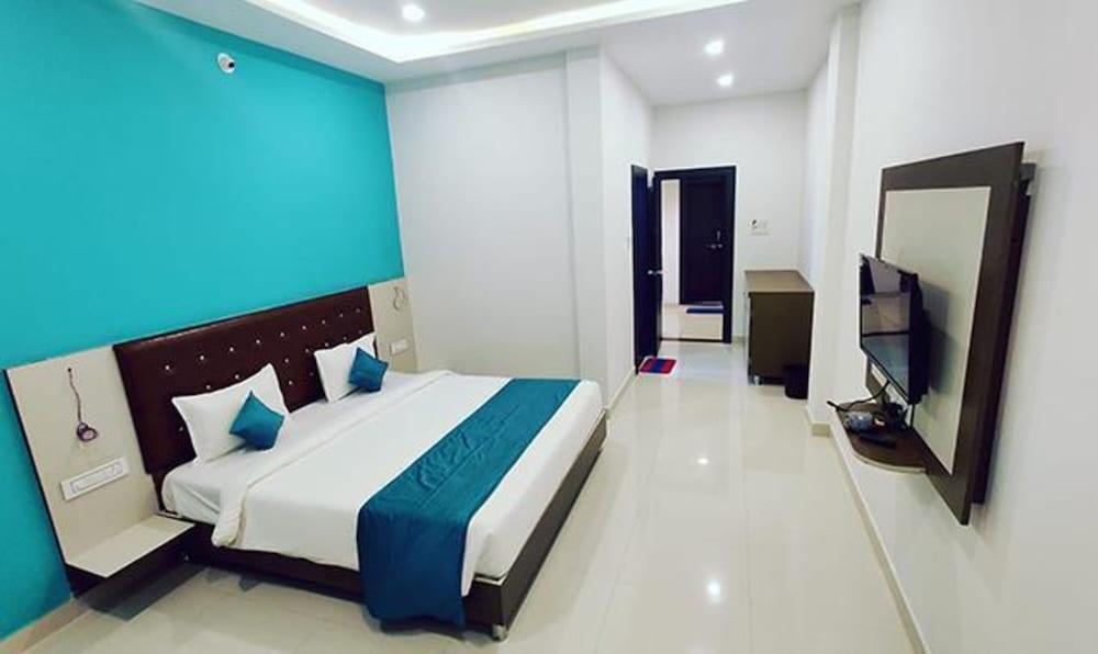 Fabhotel Rudra Palace