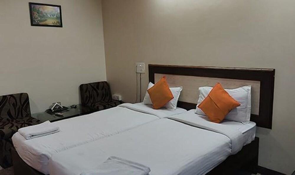 Fabhotel Shreeyash Residency