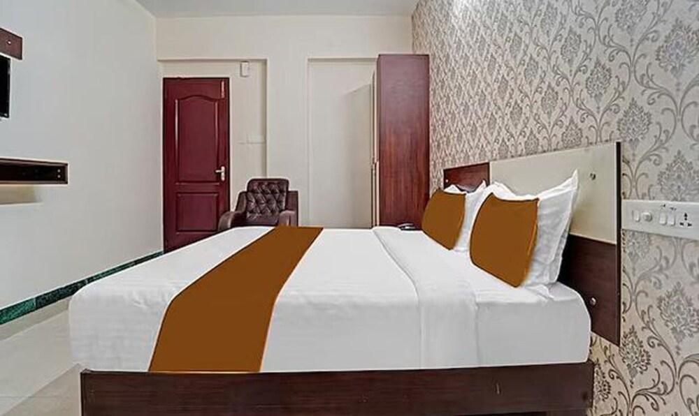 Fabhotel Grand Castle