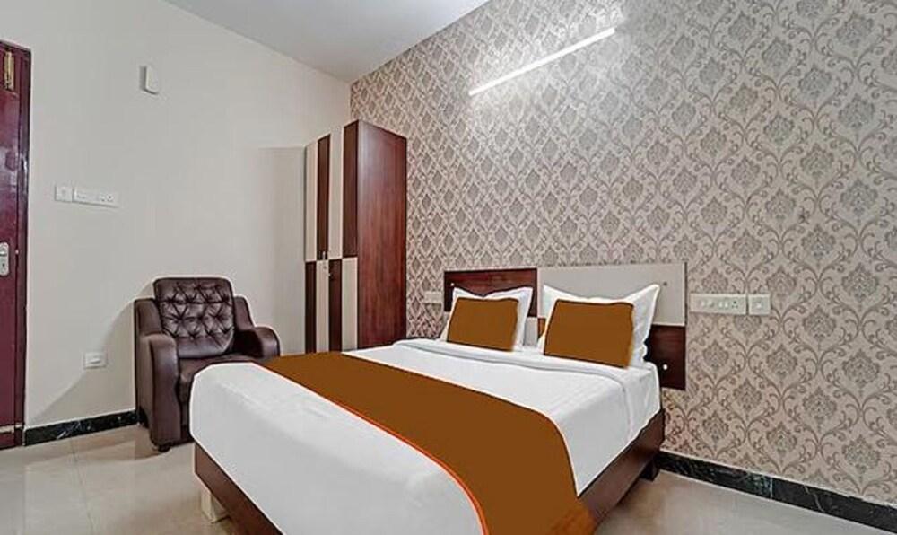 Fabhotel Grand Castle