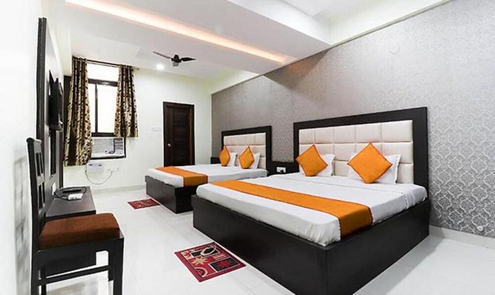 Fabhotel Heritage Villa