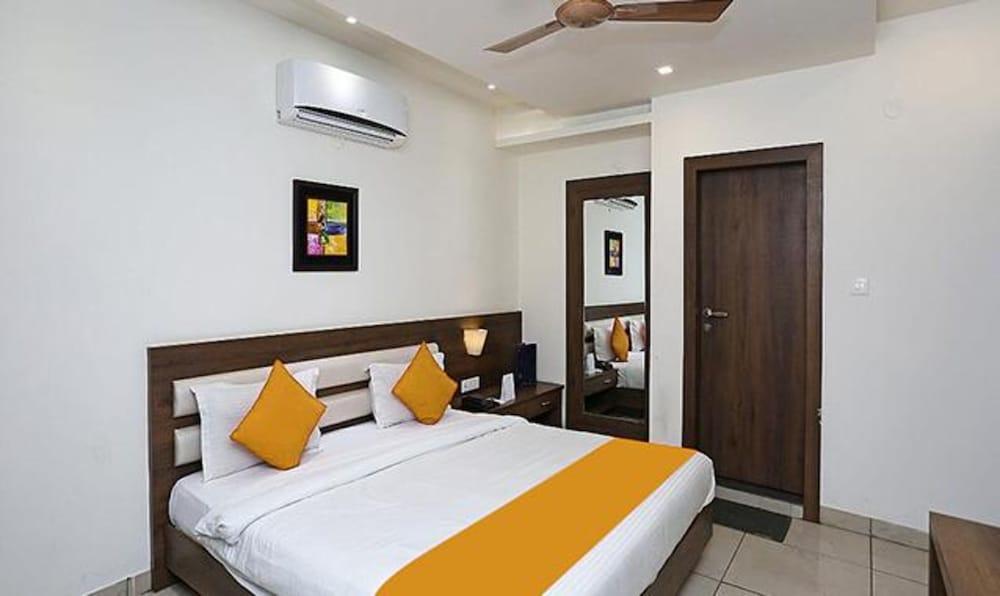 Fabhotel Prime Square 36