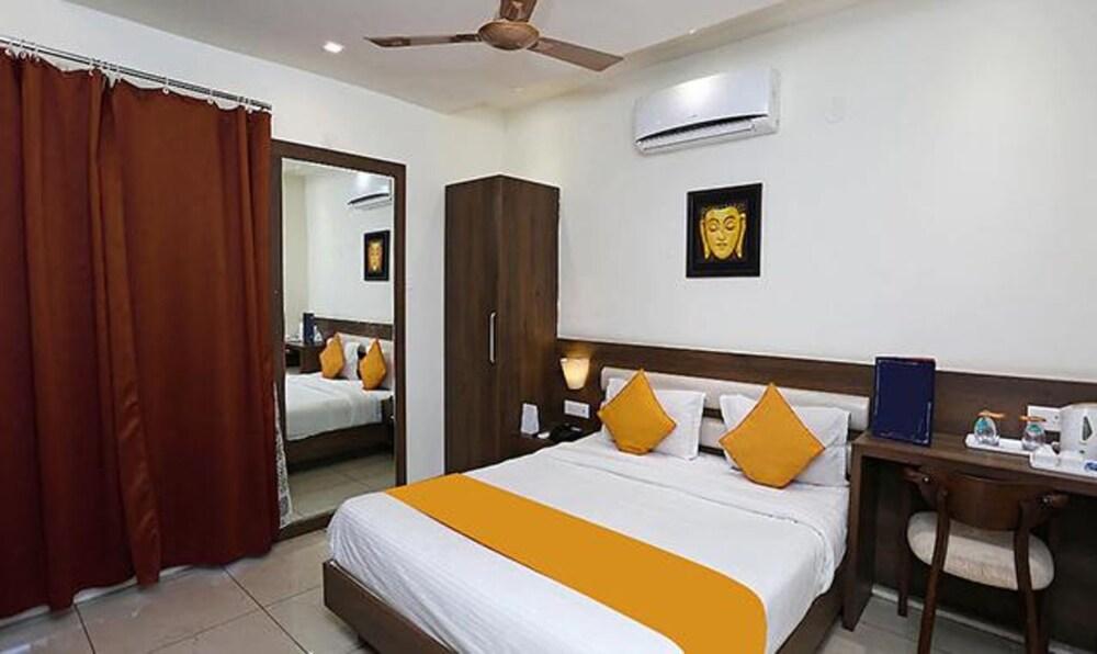 Fabhotel Prime Square 36