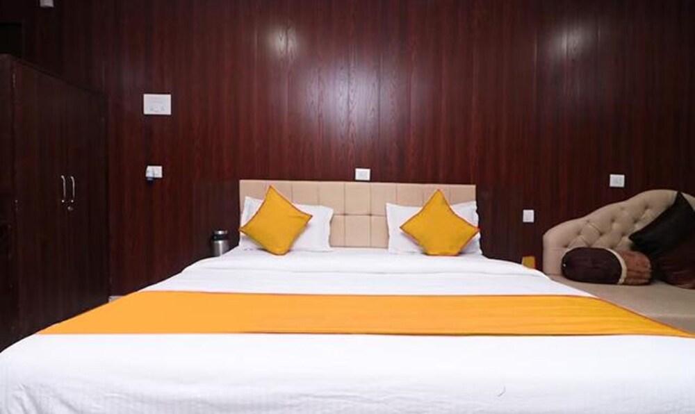 Fabhotel Vandana Palace