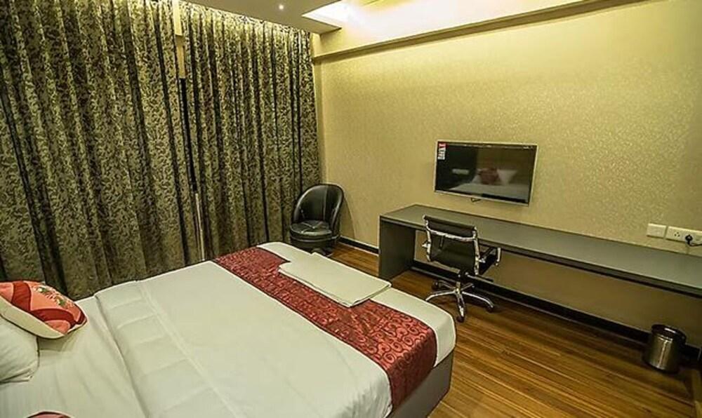 Fabhotel Prime Grand Seasons