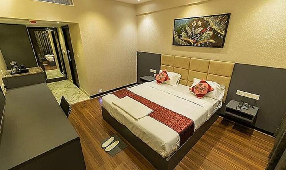 Fabhotel Prime Grand Seasons