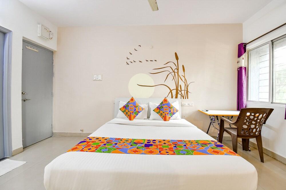 Fabhotel Destiny Living