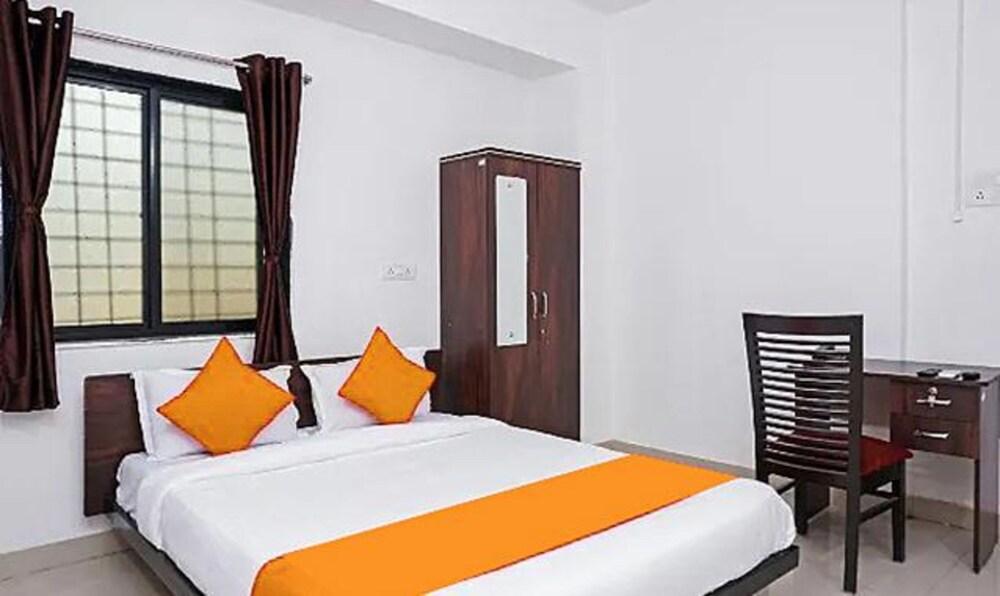 Fabhotel Laxmi Chowk