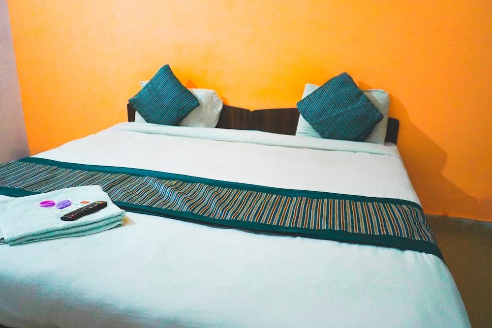 Roomshala 030 Lisa Homes