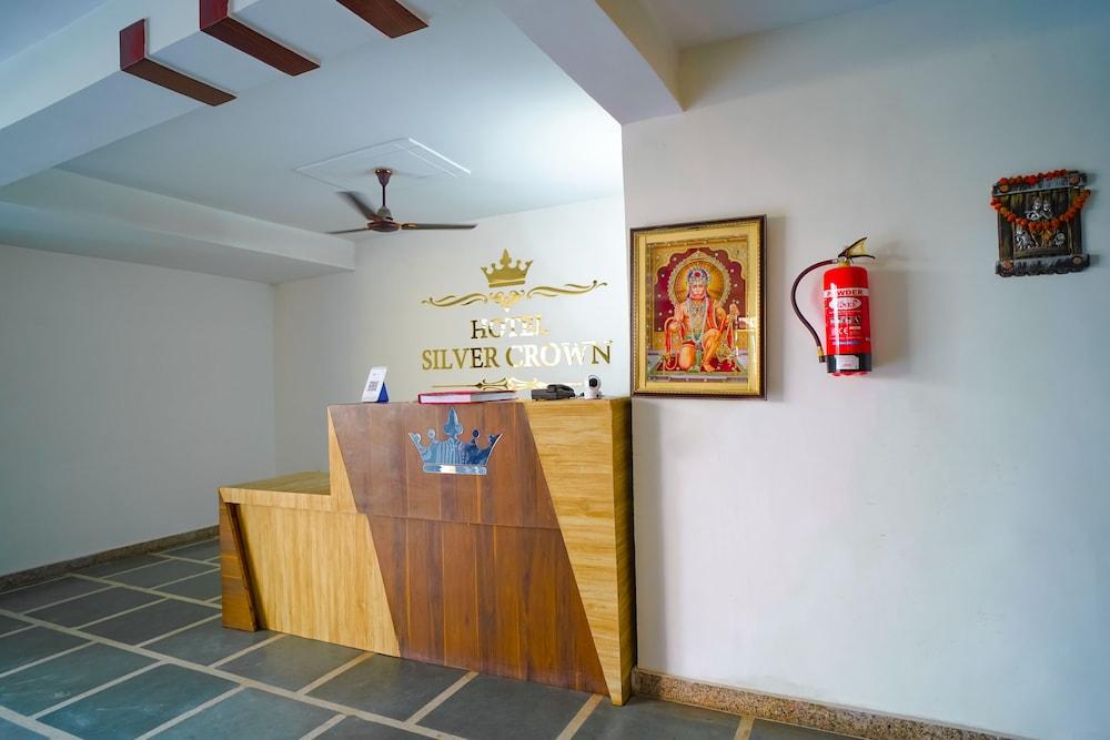 Roomshala 031 Silver Crown Sector 23