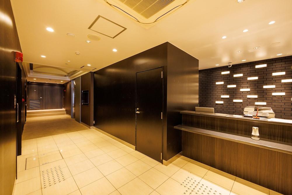 Floral Higashishinsaibashi Hotel