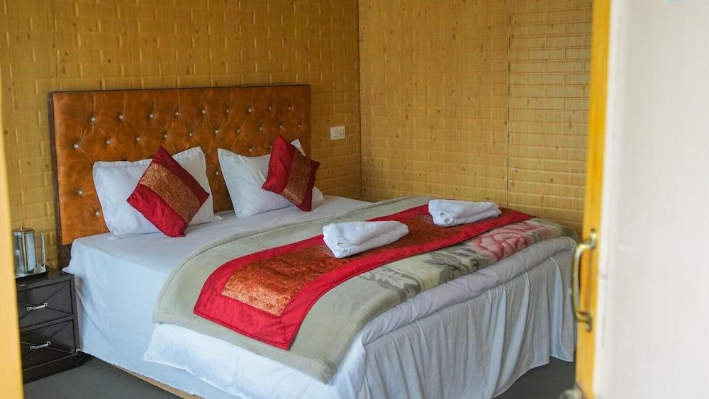 Pangong Sunrise Cottage & Resort