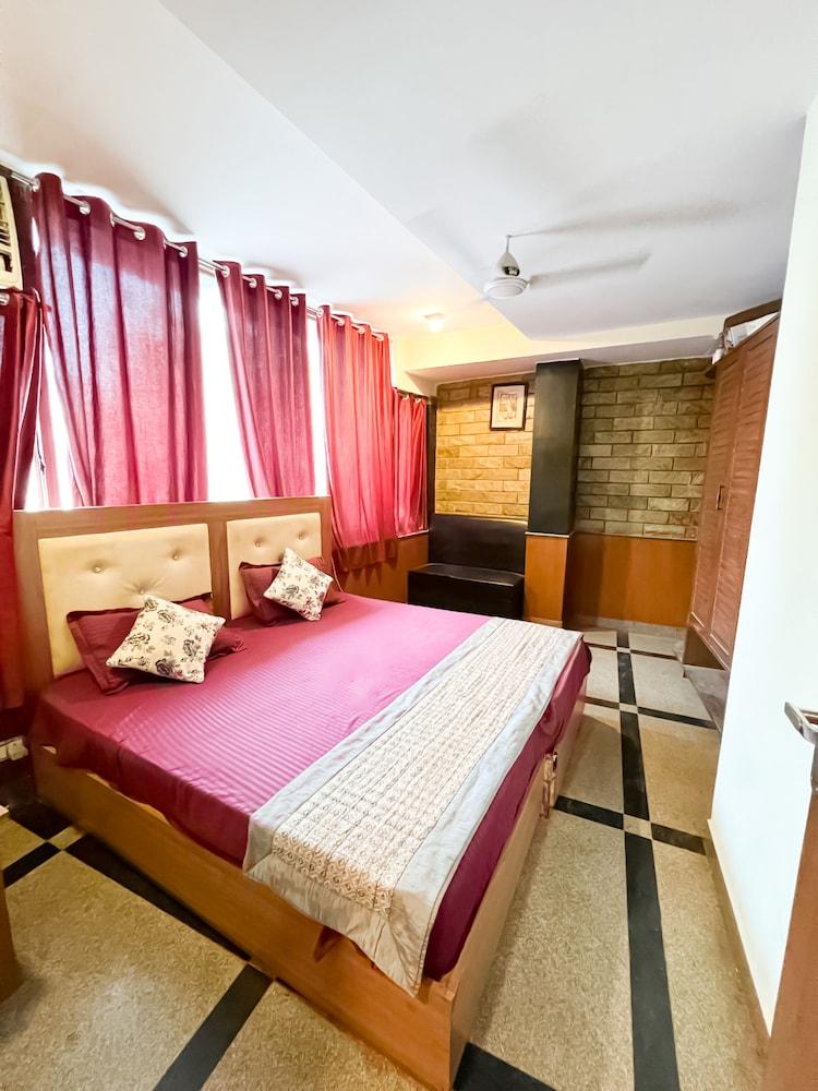 Roomshala 033 Silver Inn NFC