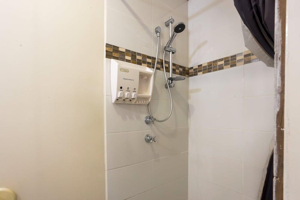 Studio Granny Flat in Melville With Patio