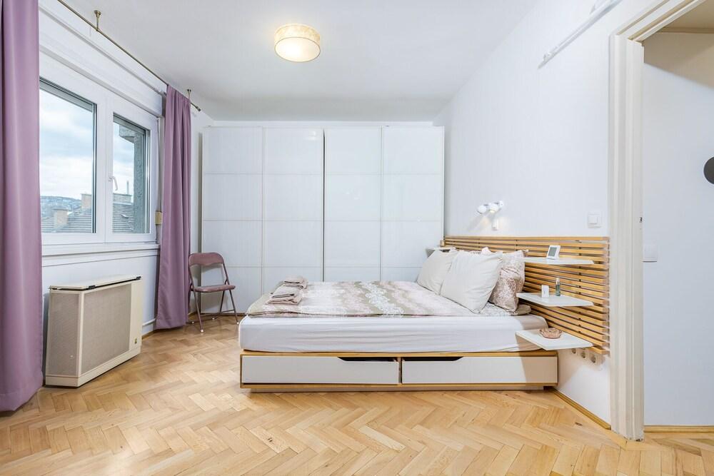 Venus Apartments Gellert Hill