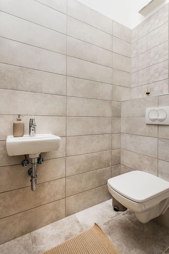 Venus Apartments - Westside Residence