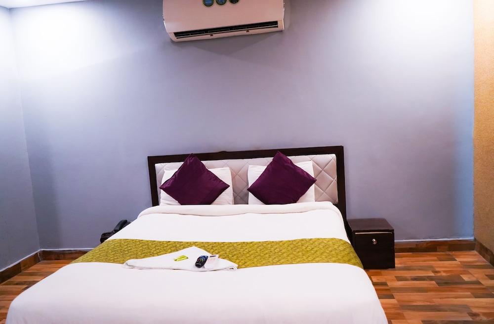 Roomshala 039 Hotel Rk