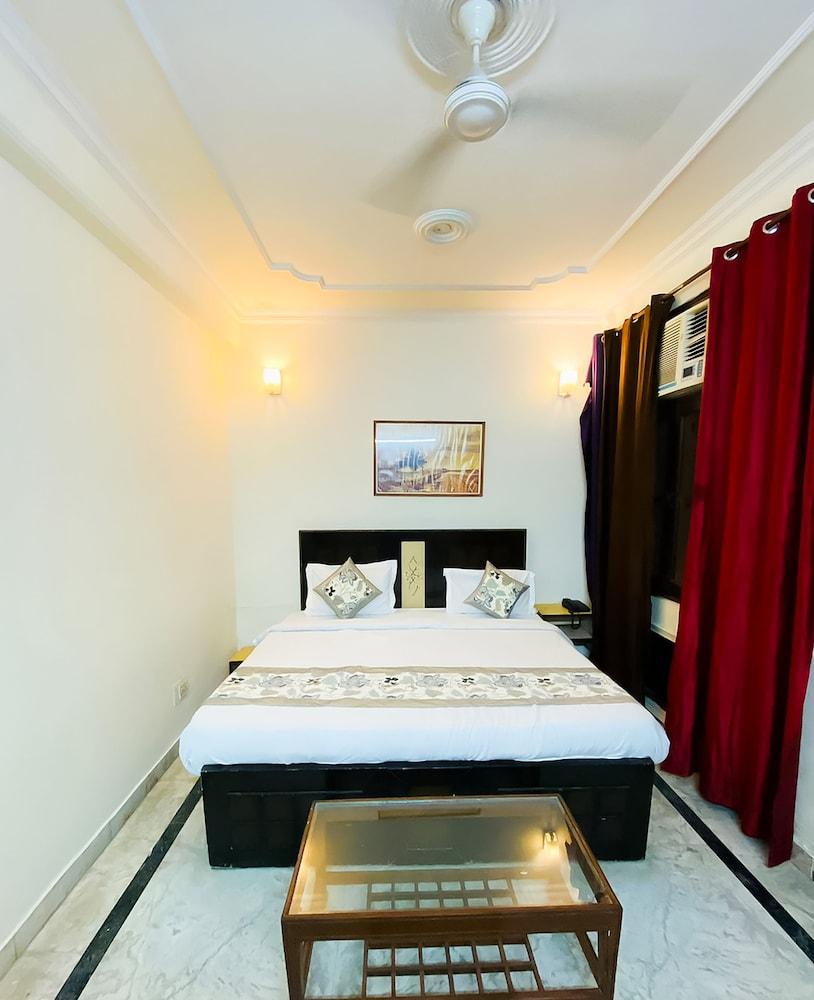 Roomshala 056 CSK RESIDENCY