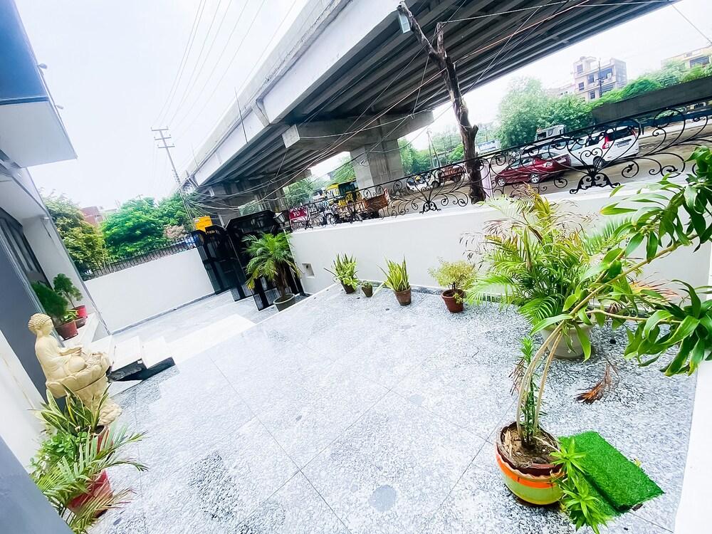 Roomshala 056 CSK RESIDENCY