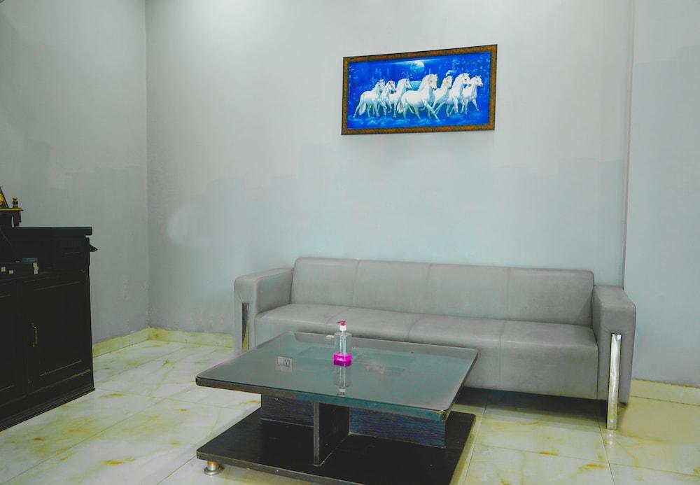 Roomshala 042 Grand Vikas