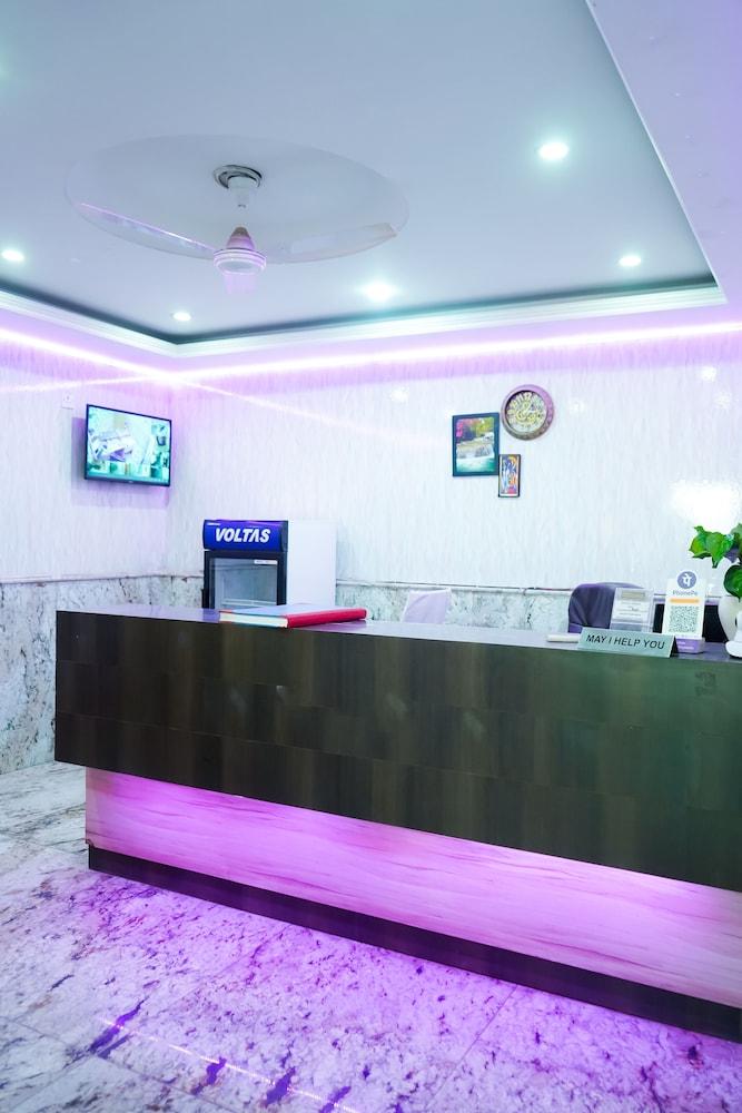 Roomshala 054 Hotel Mahal