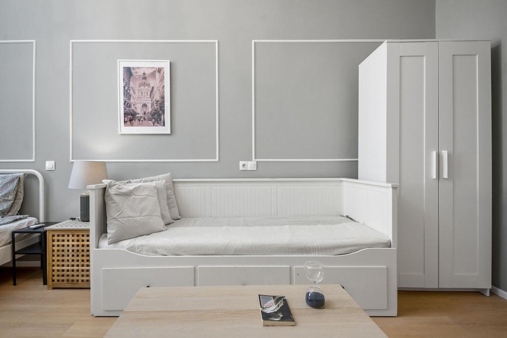 Venus Apartments - Akacfa street I