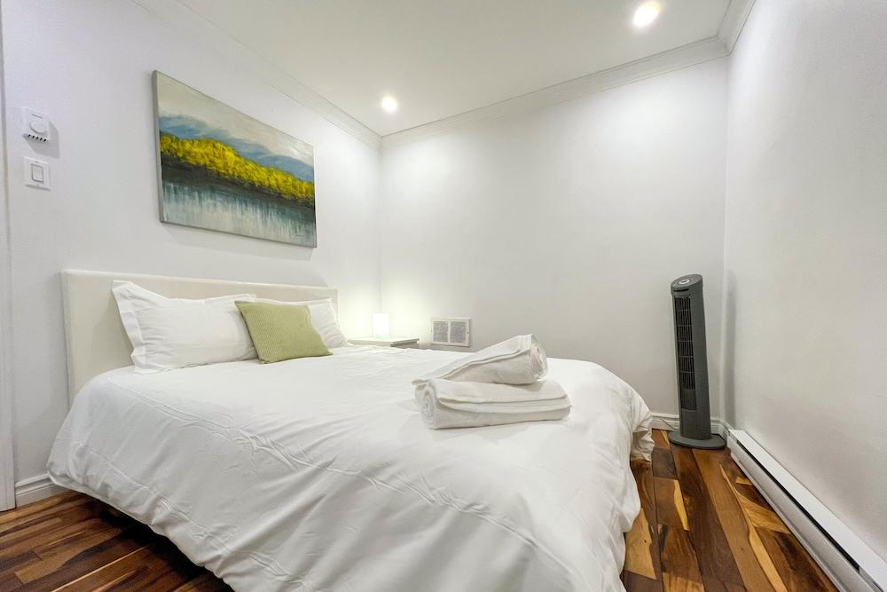 Chic Townhome with Garage Dt MTL