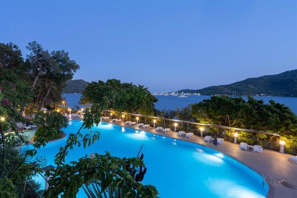 CLUB BELLAMARE  BEACH