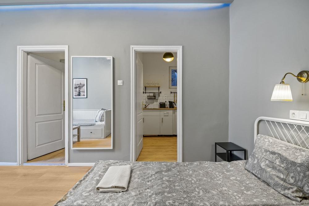 Venus Apartments - Akacfa street II