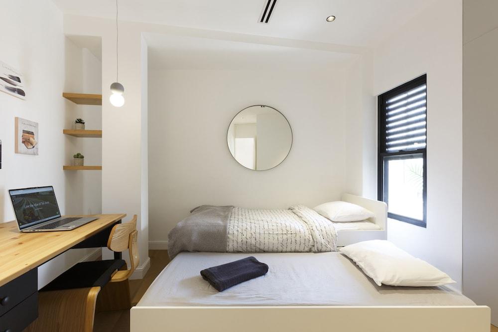 AirTLV-Bazel Apartment With Balcony