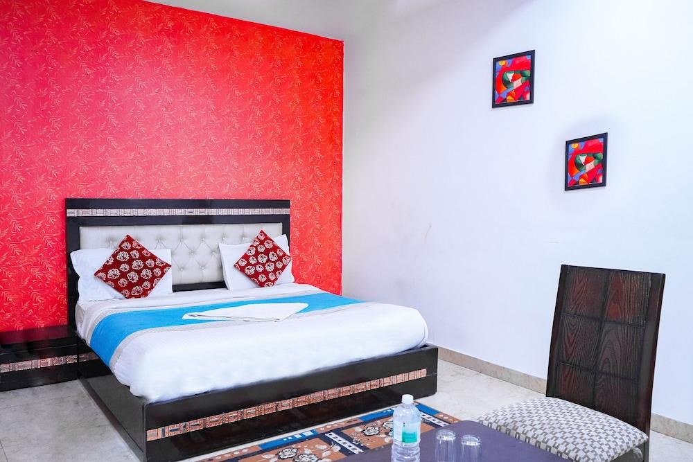 Roomshala 051 Ashok Palace