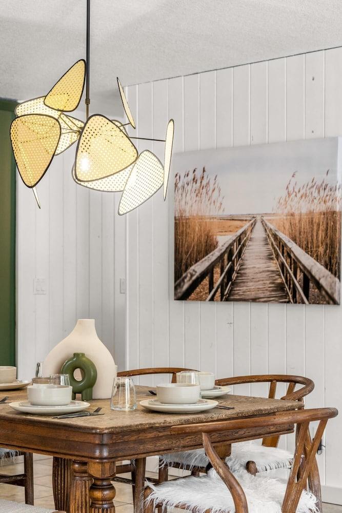 The Sleeping Moose Hot Tub Pool Table