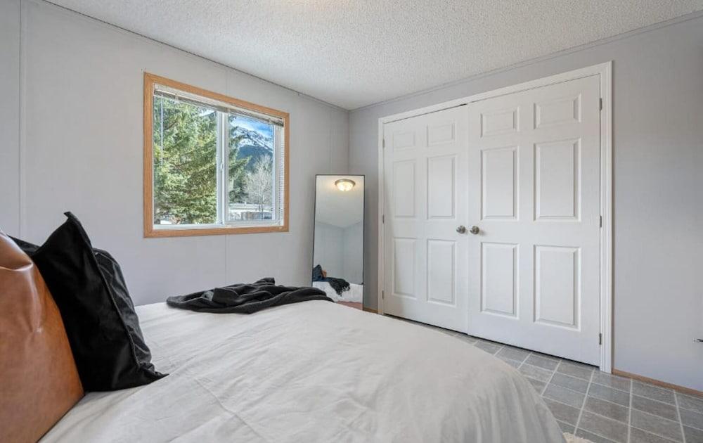 Mountain Time 30-day Minimum No Service Fees