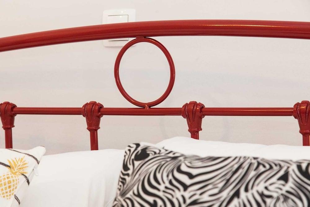 Modern New Apt next To Metaxourgeio