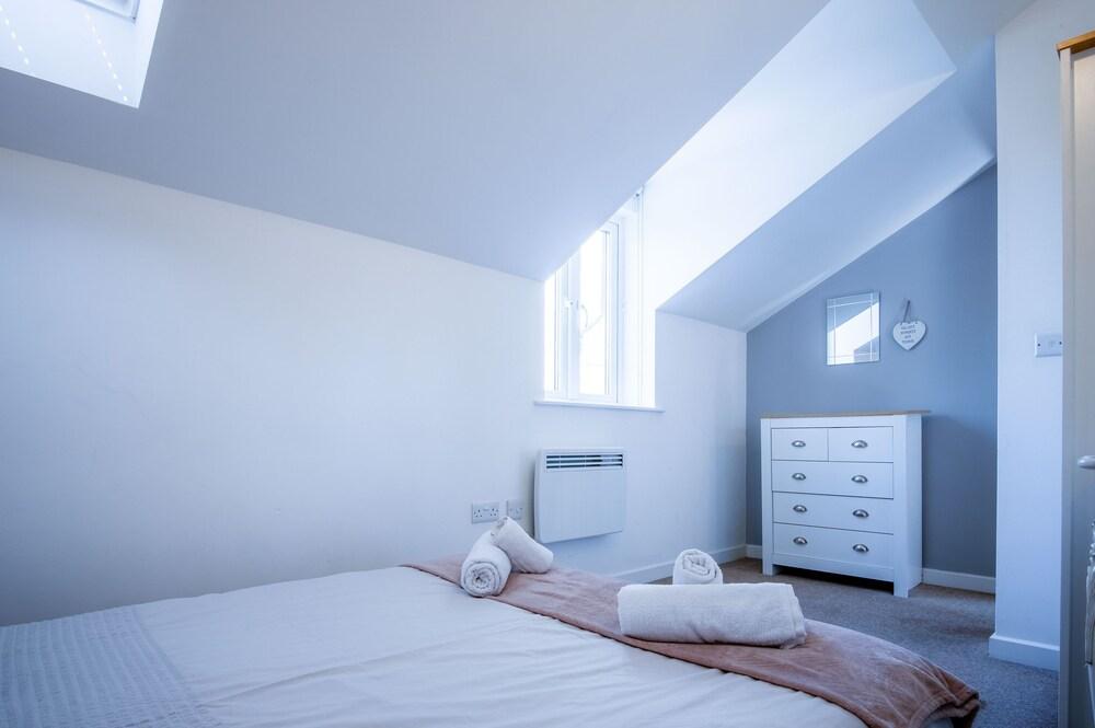 Sunflower Apartment - 2 Bed Apartment - Redberth