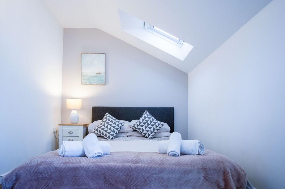 Sunflower Apartment - 2 Bed Apartment - Redberth