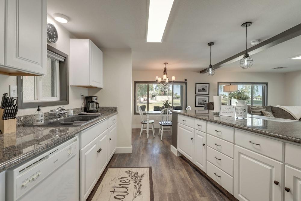 Golf Course Views: Resort Retreat in Sun Lakes