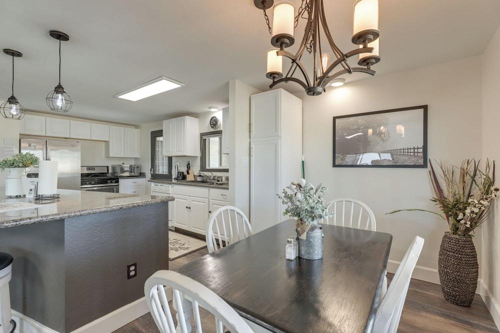 Golf Course Views: Resort Retreat in Sun Lakes