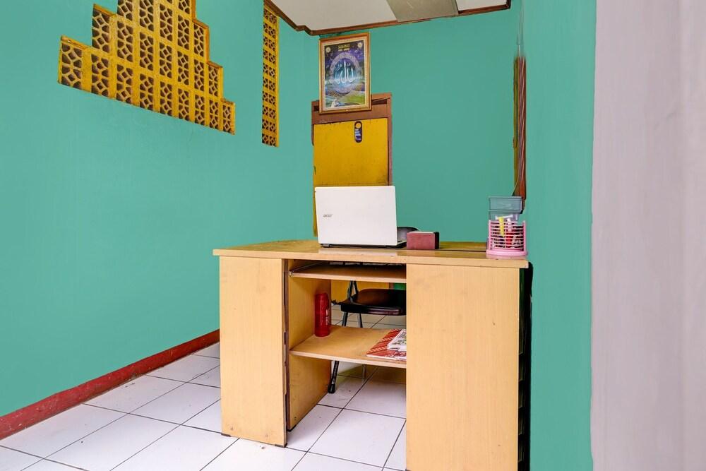 OYO 3882 Pondok Pujasera