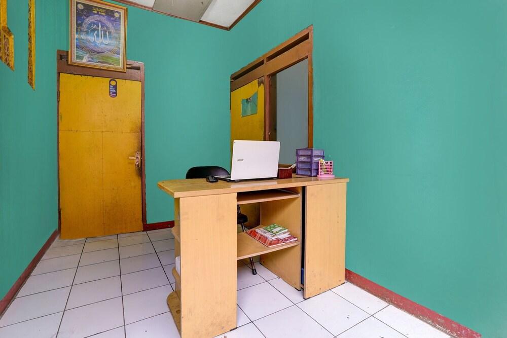 OYO 3882 Pondok Pujasera